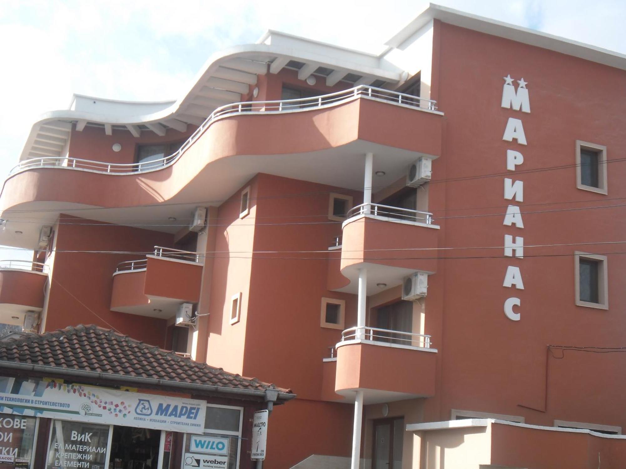 Marianas Guesthouse 오브조르 외부 사진