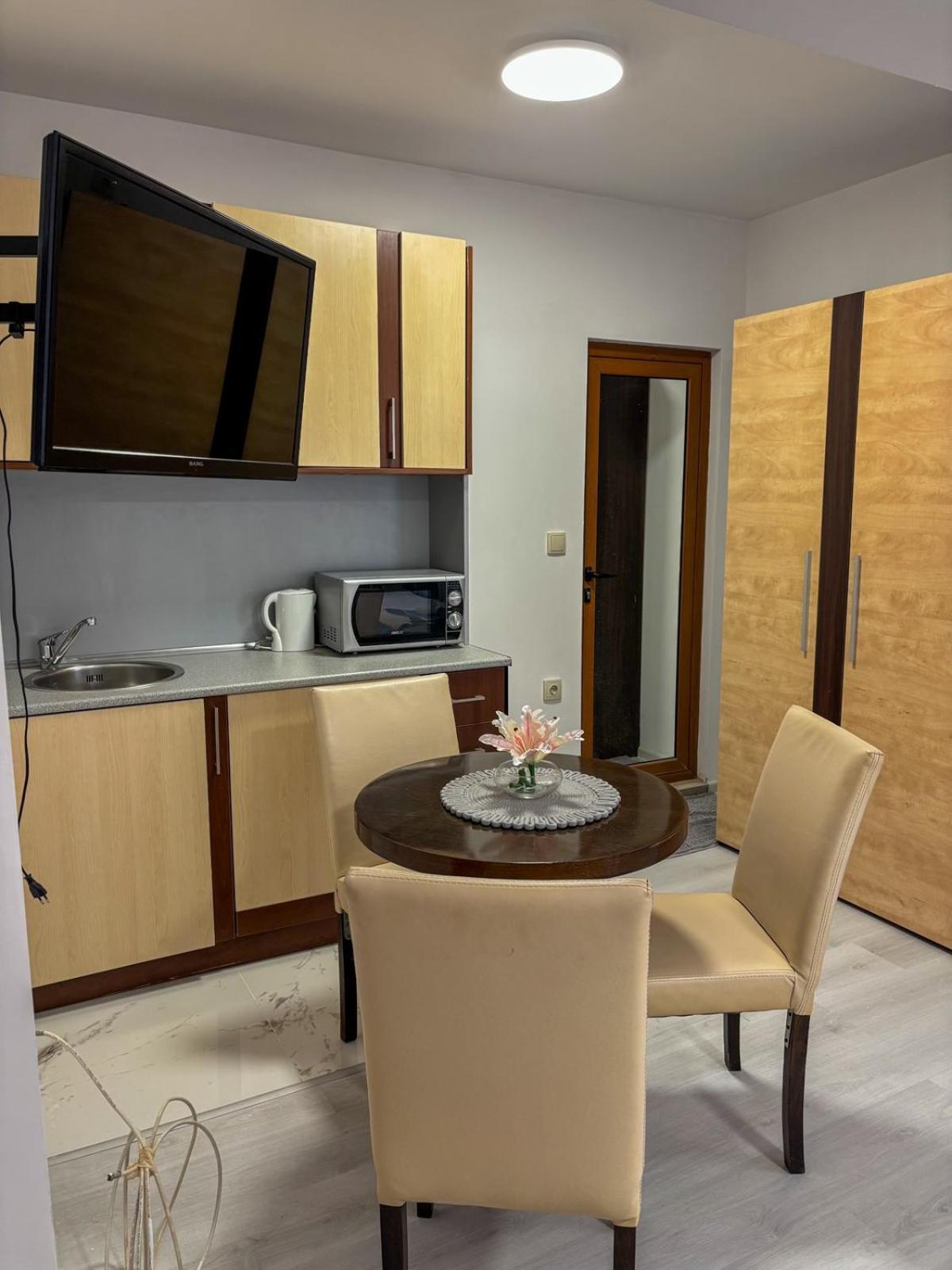 Marianas Guesthouse 오브조르 외부 사진